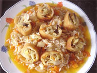 Arroz al estilo Chang con rollitos primavera  