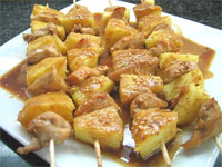 Brochetas de pollo y piña