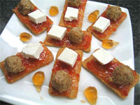 Canapés de bombones de foie y perlas de moscatel