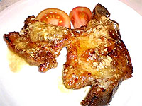 Chuletas al horno con vino blanco