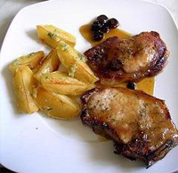 Chuletas de cerdo con patatas fritas