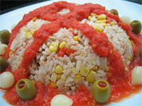 Ensalada de arroz con salsa de pimiento