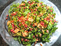 Ensalada de rúcula, granada, nueces y piñones