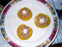 Melocotones rellenos de atún 