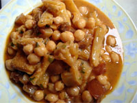 Mondongo (Callos) con patitas y garbanzos