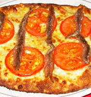 Pizza con boquerones y mozzarella