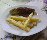 Salchicha-Curry con patatas fritas