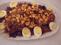 Talline de carne tfaia con huevos y almendras.