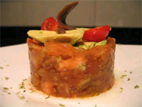 Timbal de aguacate con tomate